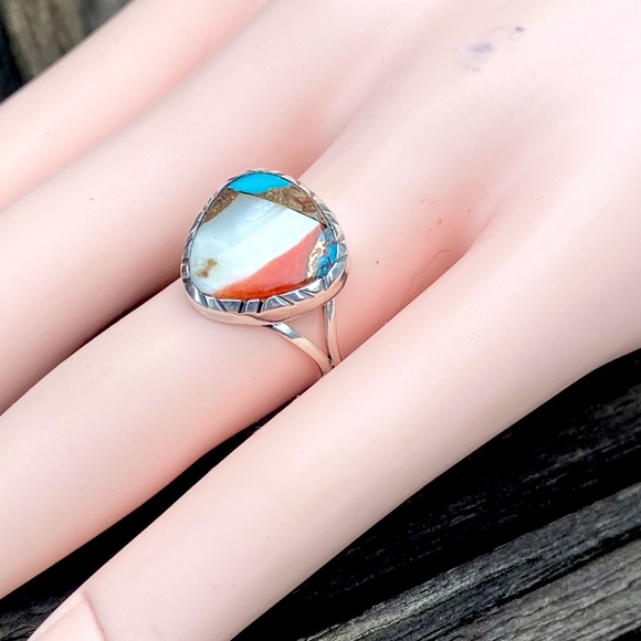 Spiny Oyster Turquoise Ring - Picture 4 of 16